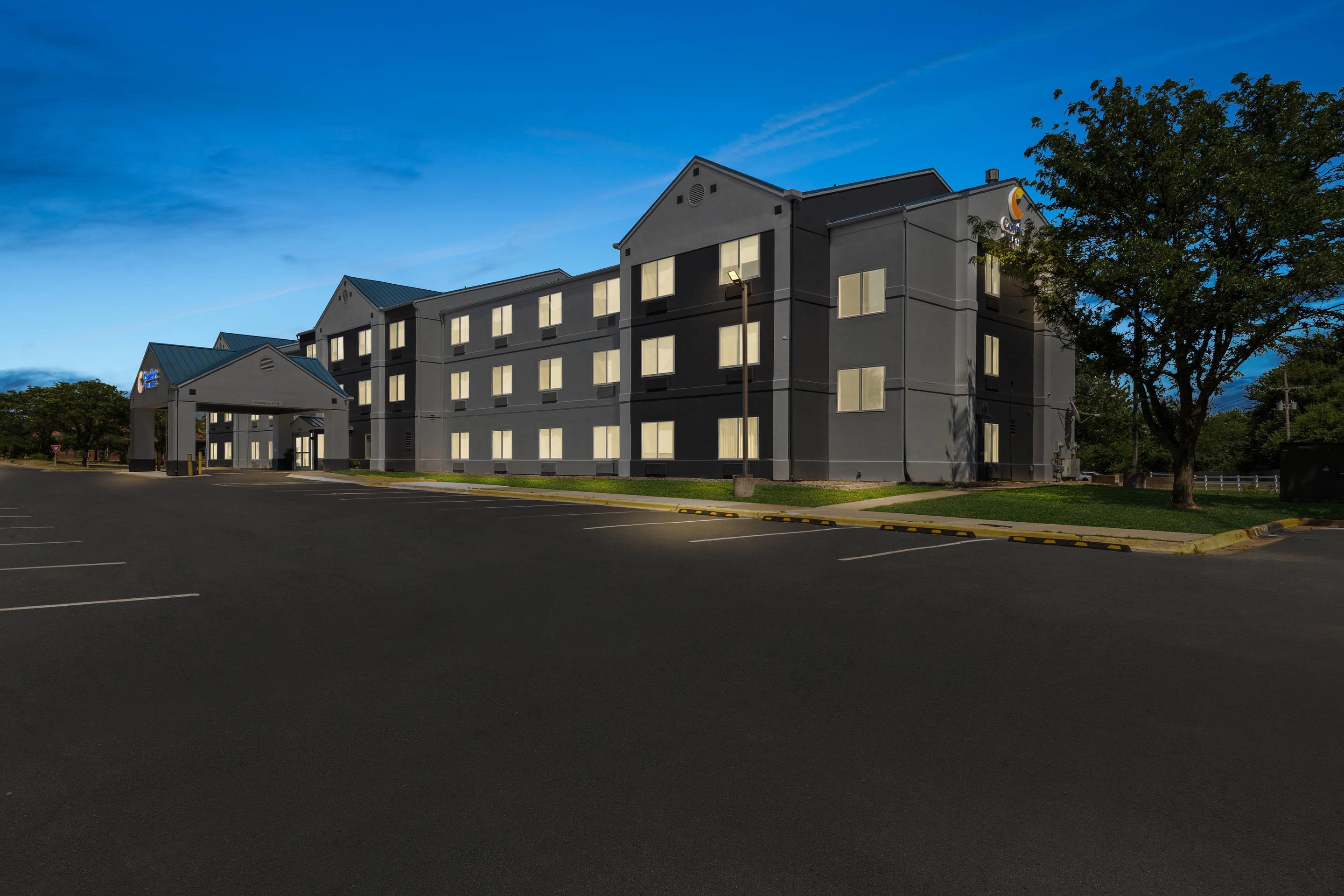 Twilight | Comfort Inn & Suites Olathe - Kansas City