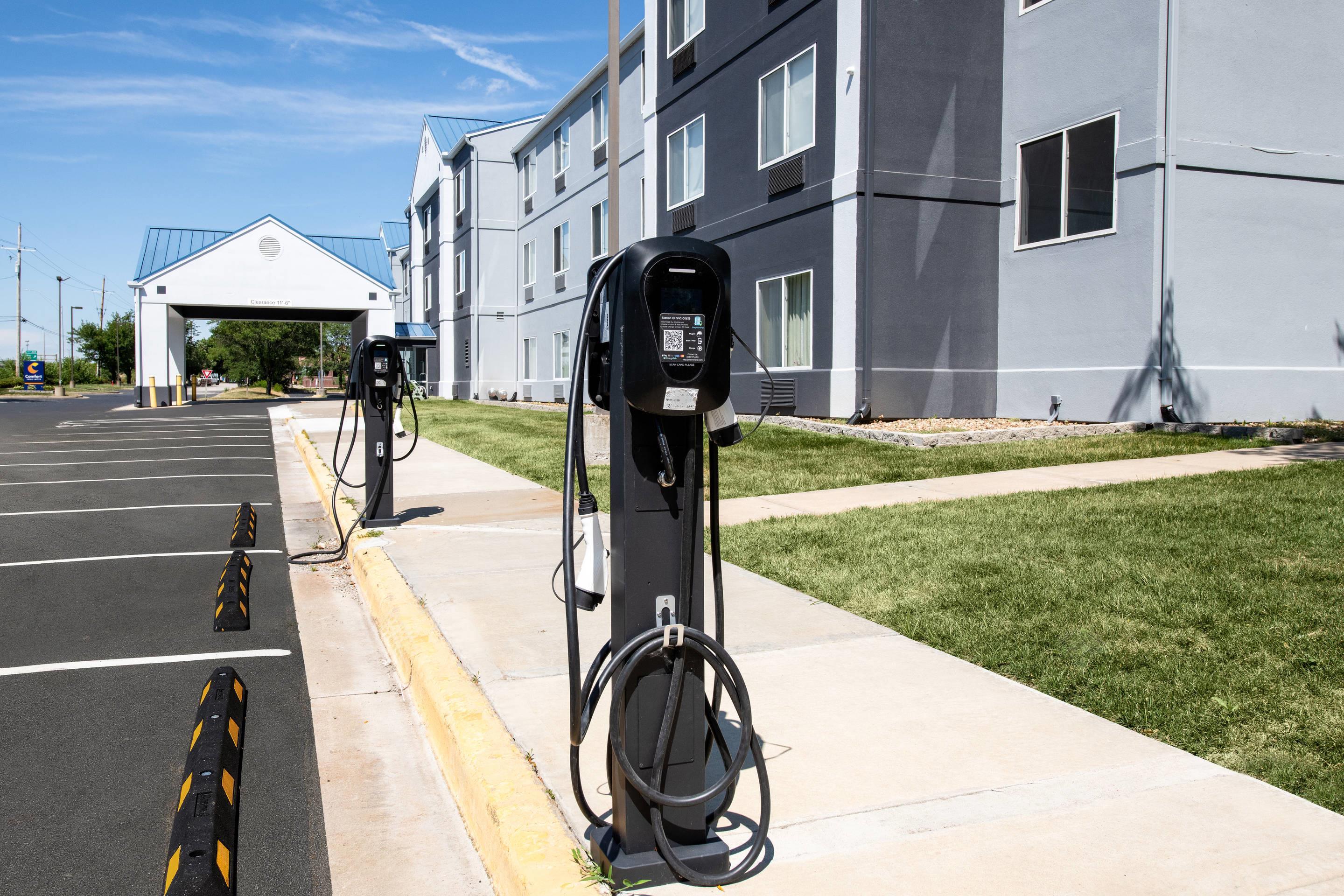 Hotel exterior | Comfort Inn & Suites Olathe - Kansas City