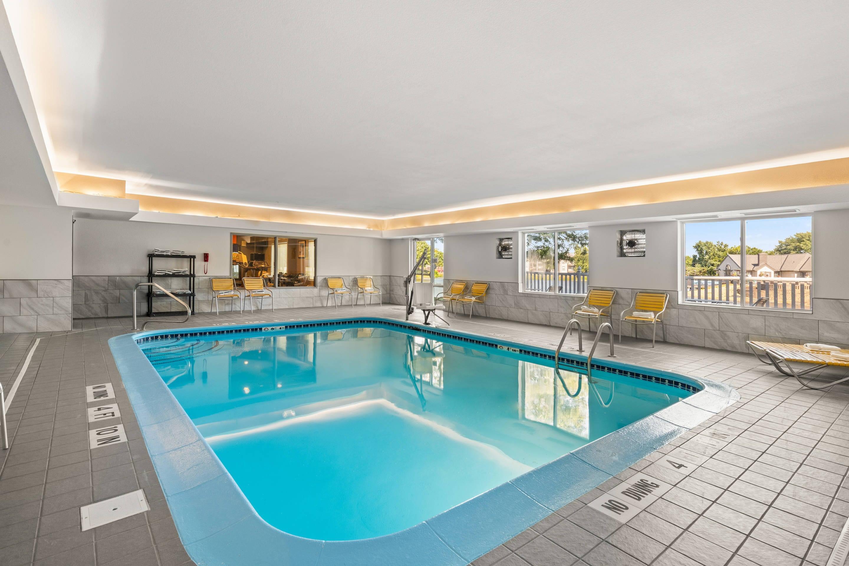 Indoor pool | Comfort Inn & Suites Olathe - Kansas City