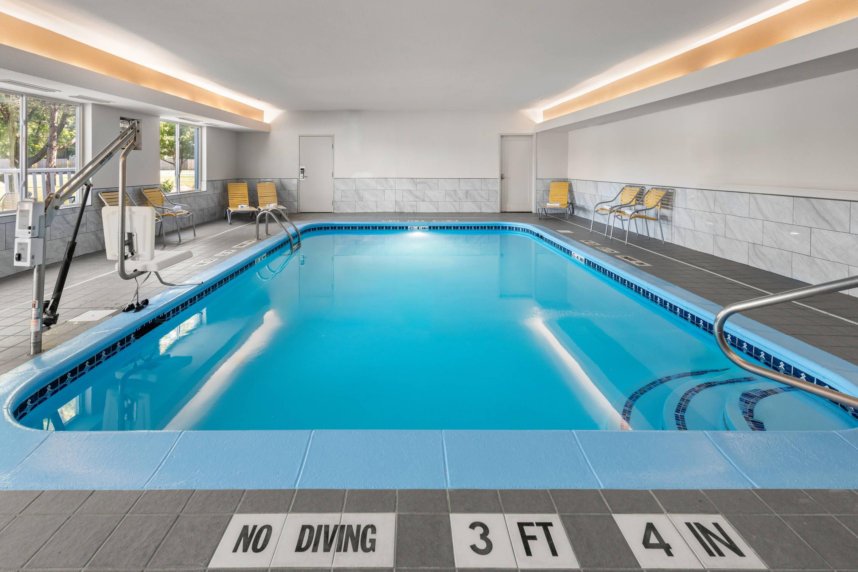 Indoor pool | Comfort Inn & Suites Olathe - Kansas City