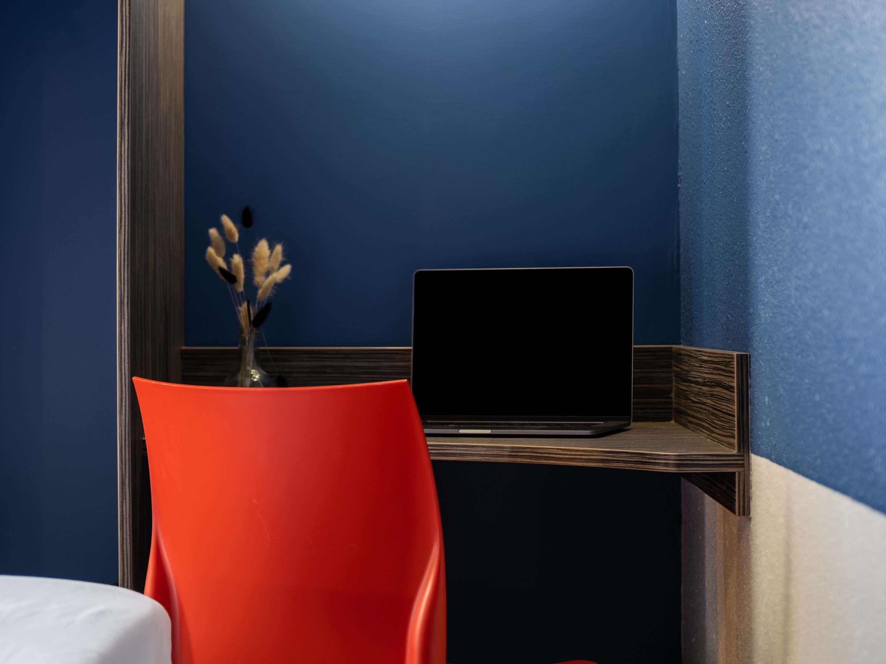 greet Chartres Est Room Type - Pop room with 1 double bed and 1 single bed