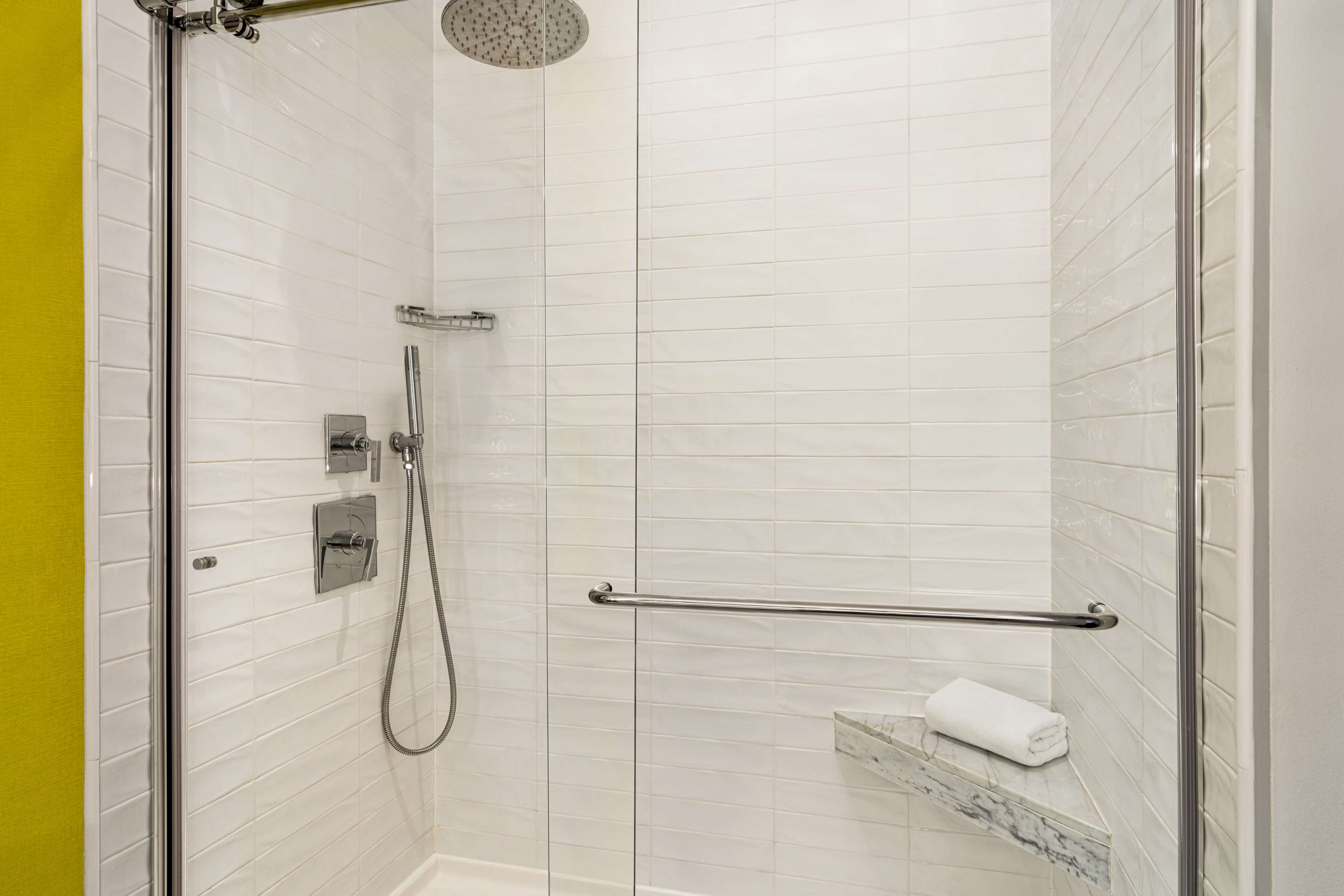 Hilton Motif Seattle Room Type - 1 KING MOB/HEAR ACC RI-SHW