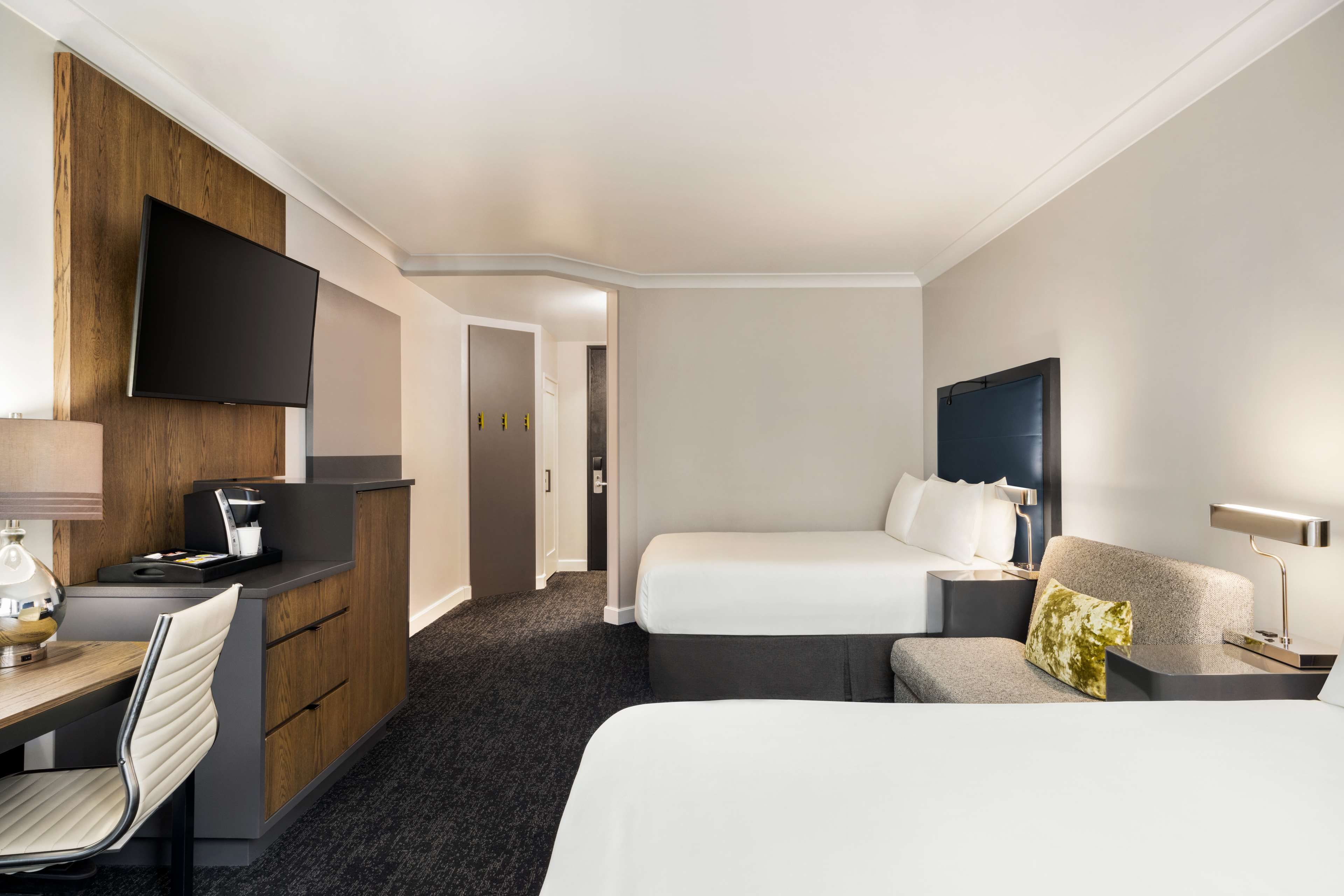 Hilton Motif Seattle Room Type - PART WATER VIEW- 2 QN BEDS