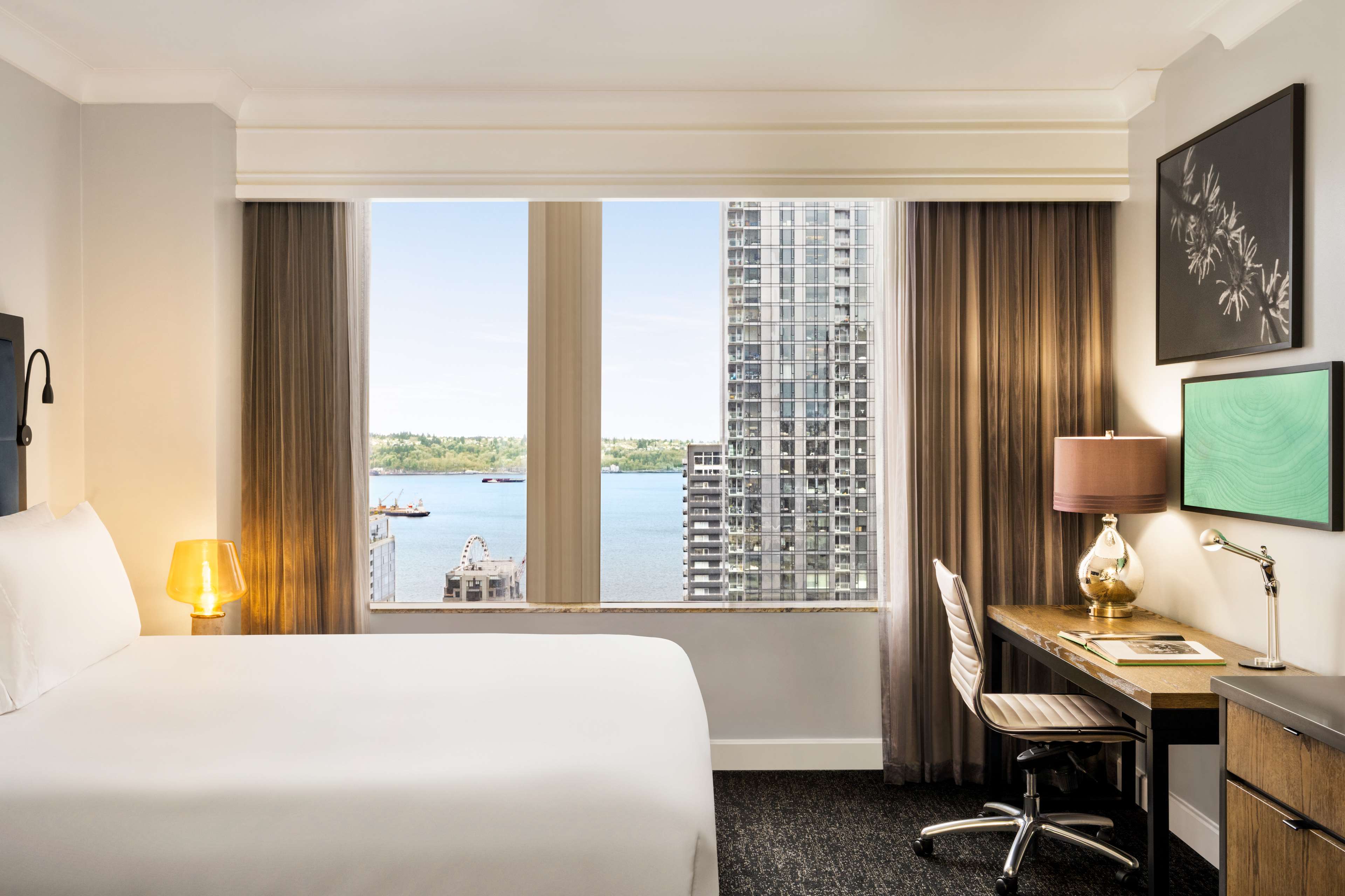Hilton Motif Seattle Room Type - PART WATER VIEW-1 KING BED