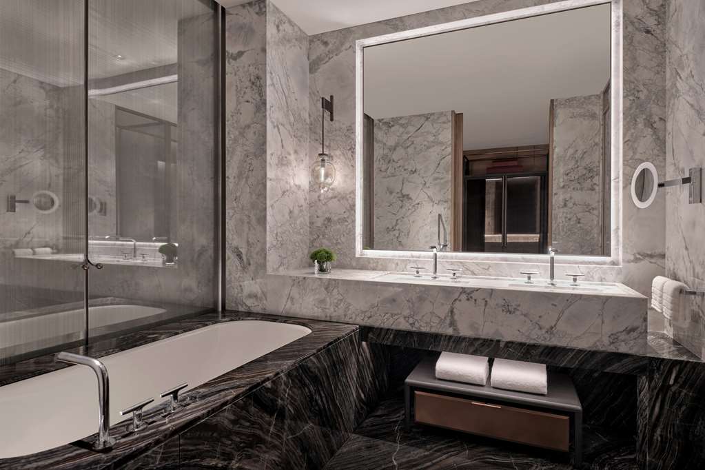 Conrad Shenzhen Room Type - KING DELUXE ROOM BAY VIEW