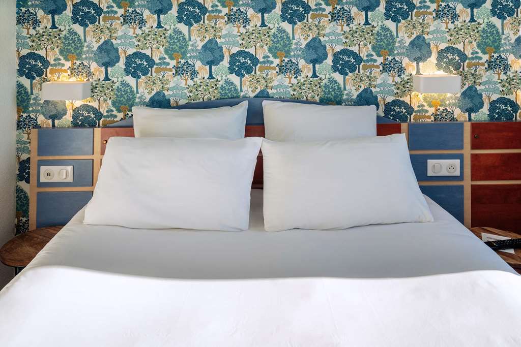 Sure Hotel by Best Western Sarlat-la-Caneda-guestroom-Guest Room,On-Site.jpg