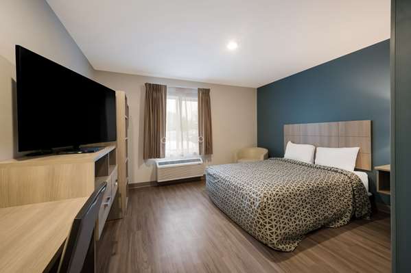 Suite - WoodSpring Suites Wixom I-96, Exit 159