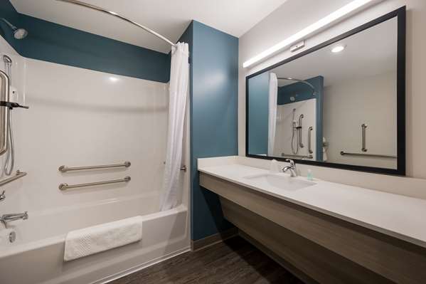  - WoodSpring Suites Wixom I-96, Exit 159