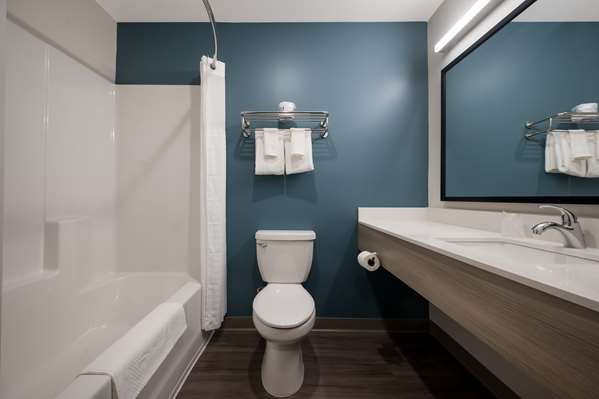  - WoodSpring Suites Wixom I-96, Exit 159