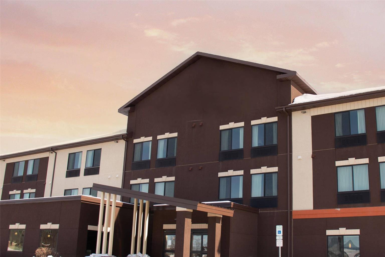 Grand Forks Lodge and Suites