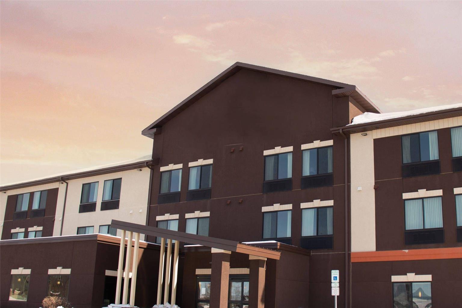Grand Forks Lodge and Suites