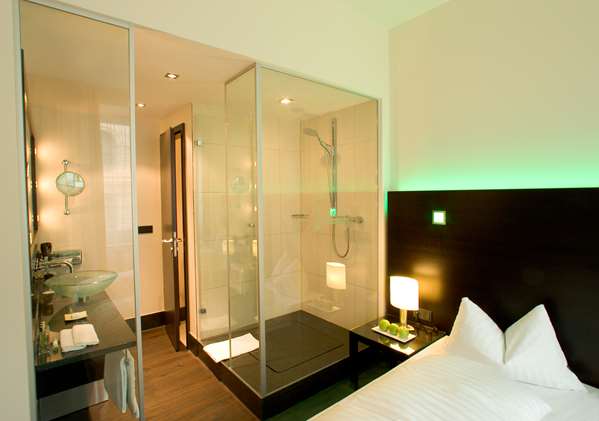 Guest Room,Bathroom,Sink,Indoor/Interior,On-Site,Summer