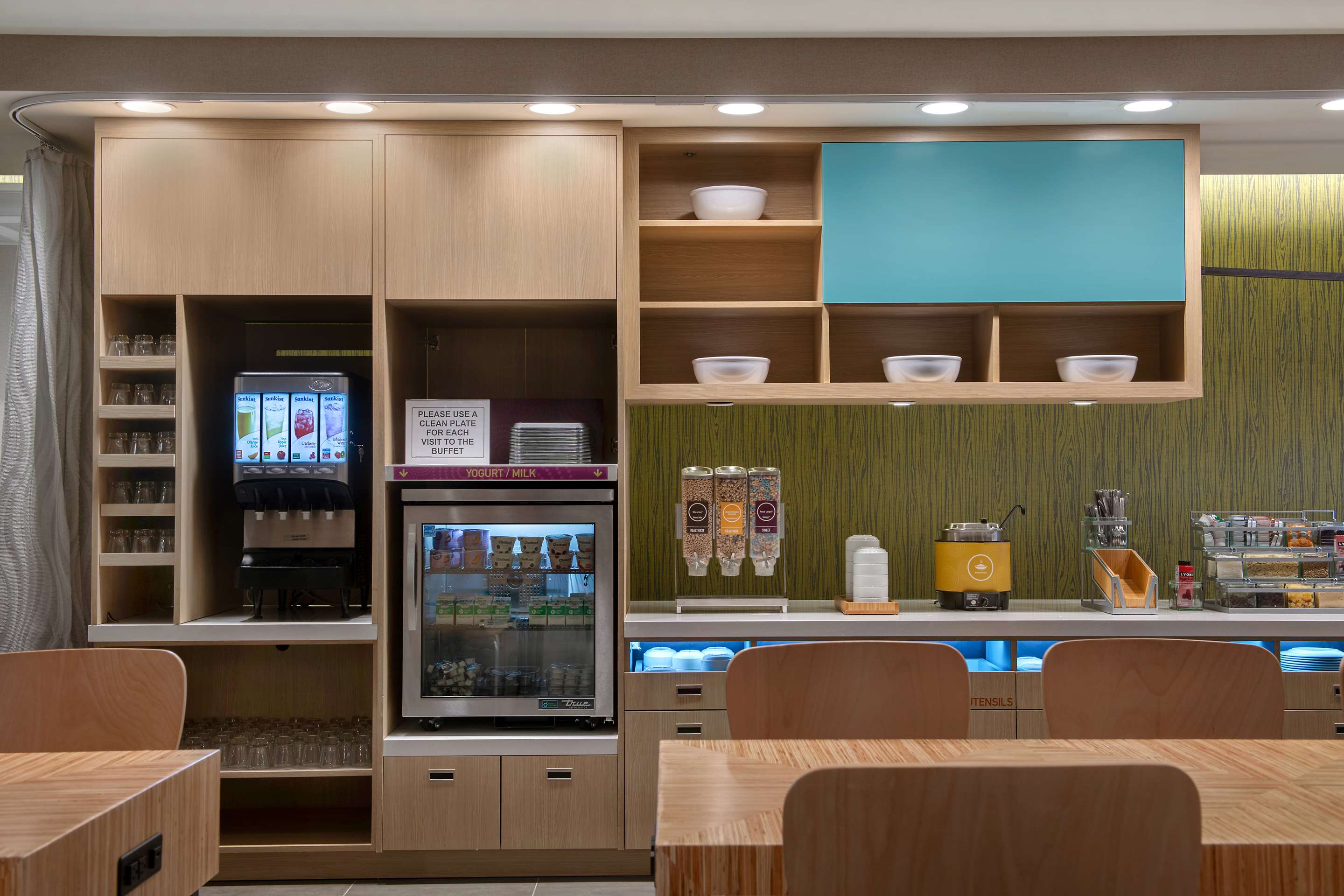 Breakfast Area | Home2 Suites By Hilton Fayetteville North