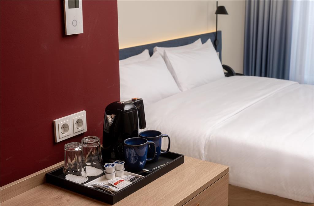 HAMPTON BY HILTON POTSDAM-guestroom-Guest Room,On-Site.jpg