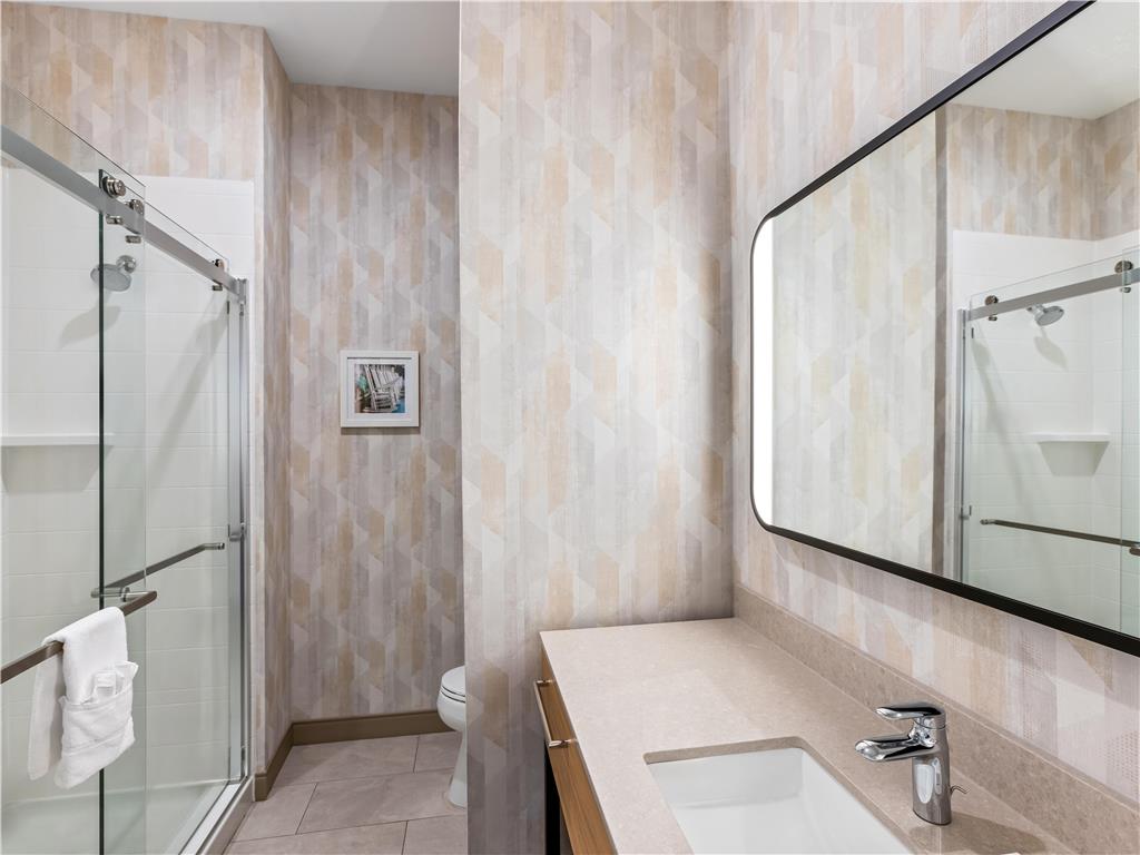 HX ST IGNACE LAKEFRONT MACKINAC-guestroom-Guest Room,Bathroom,On-Site.jpg