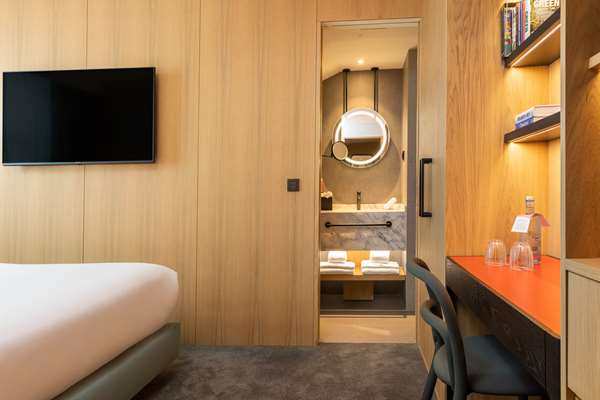QUEEN GUEST ROOM