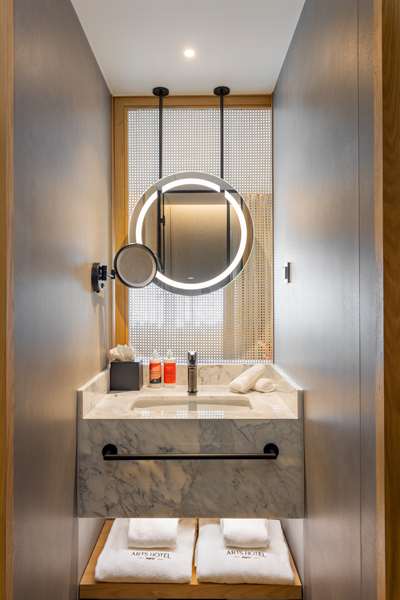QUEEN GUEST ROOM