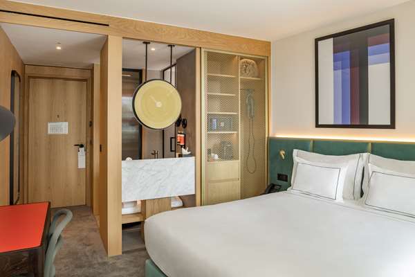 QUEEN GUEST ROOM