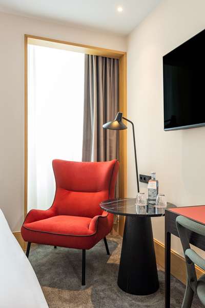 QUEEN GUEST ROOM