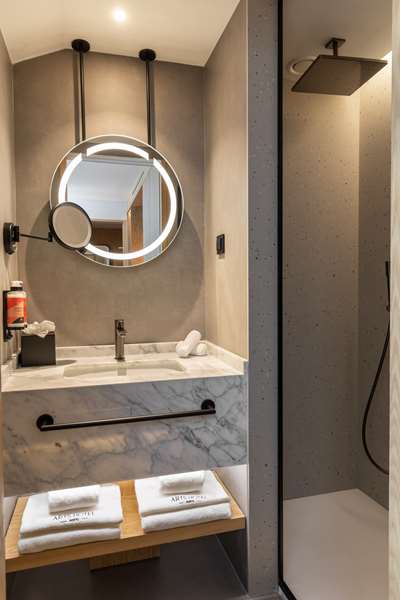 QUEEN GUEST ROOM