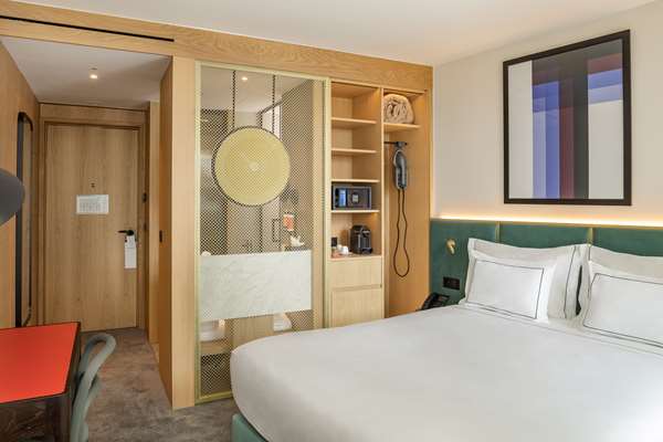 QUEEN GUEST ROOM