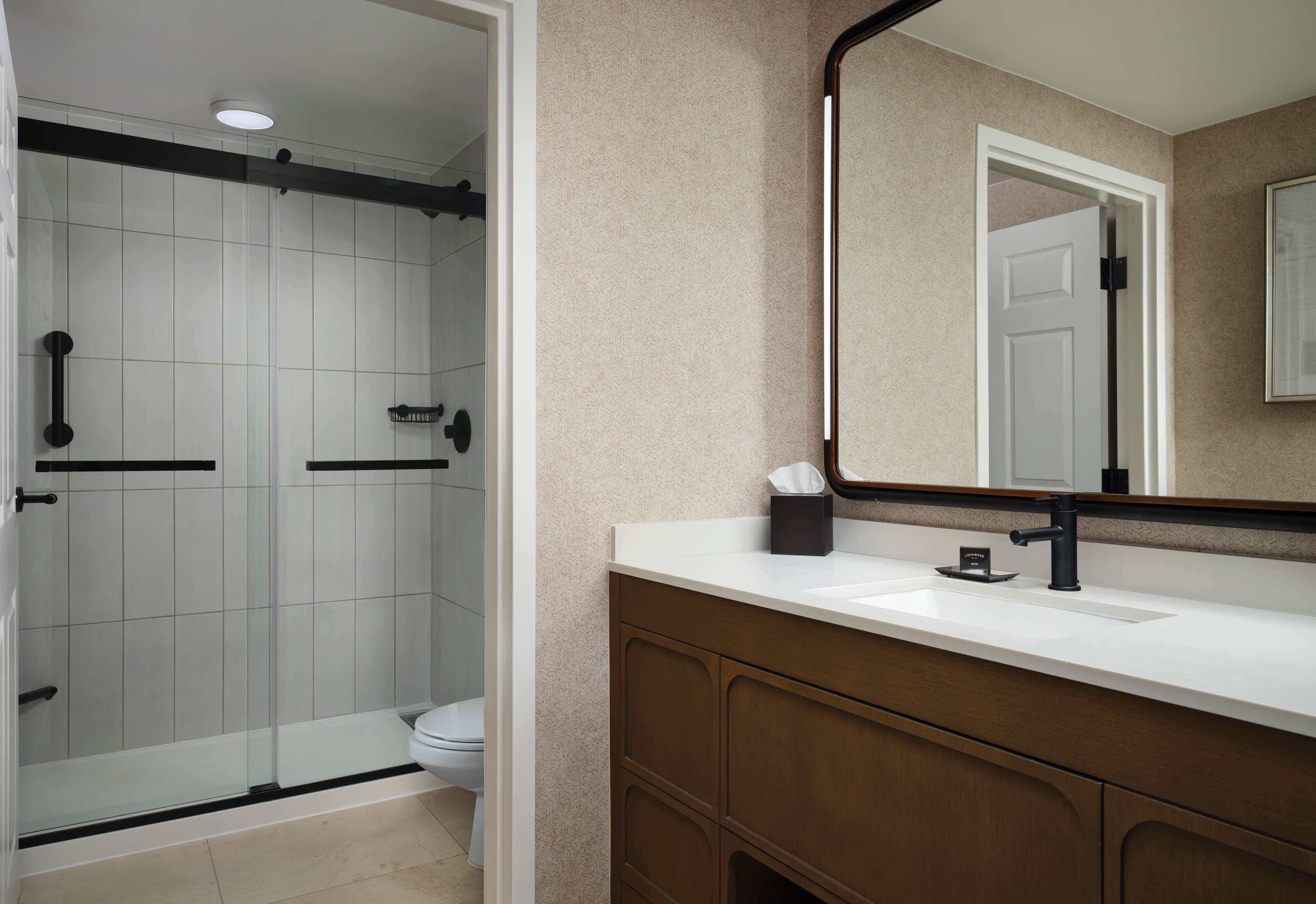 Guest room bath