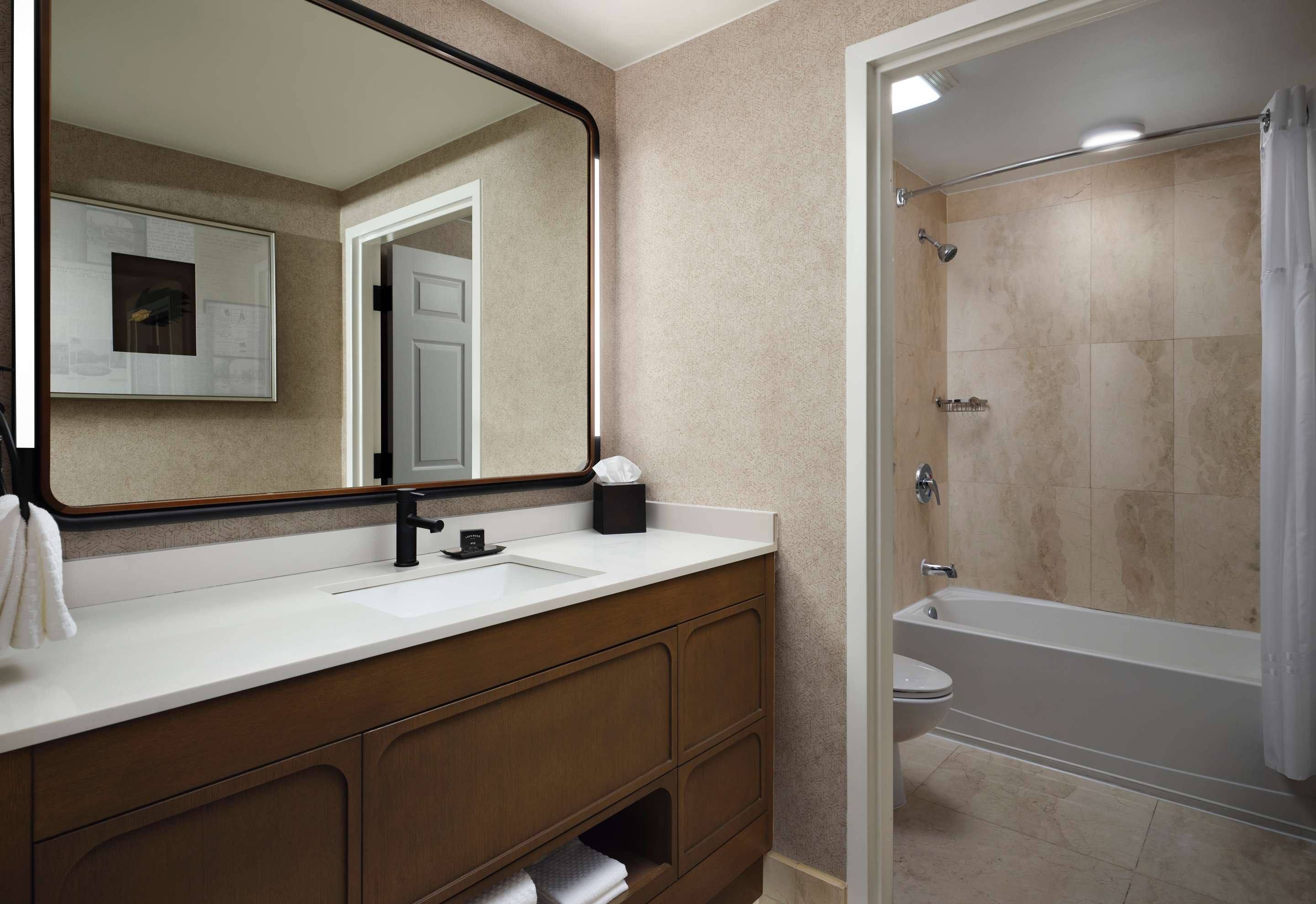Guest room bath