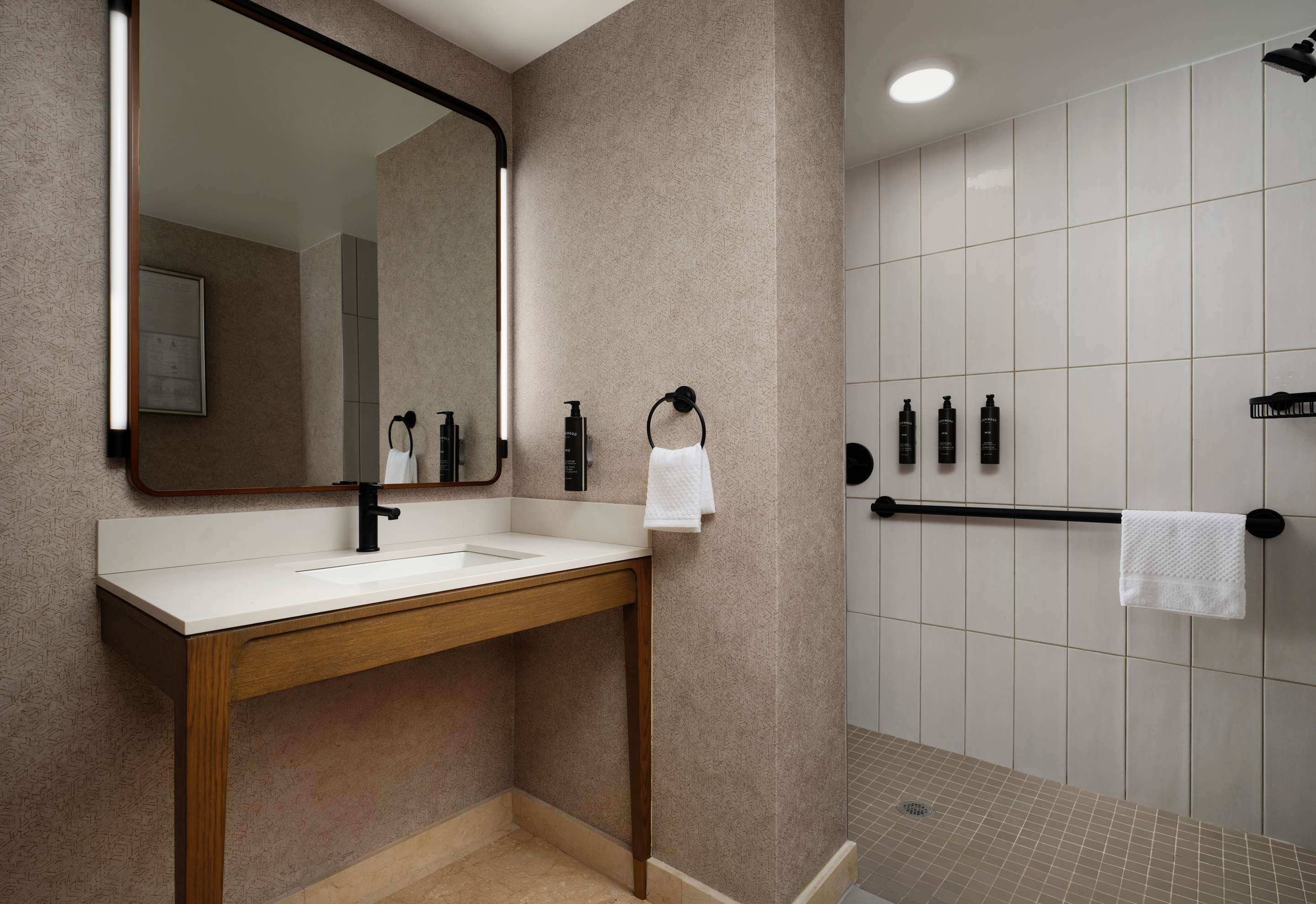 Guest room bath