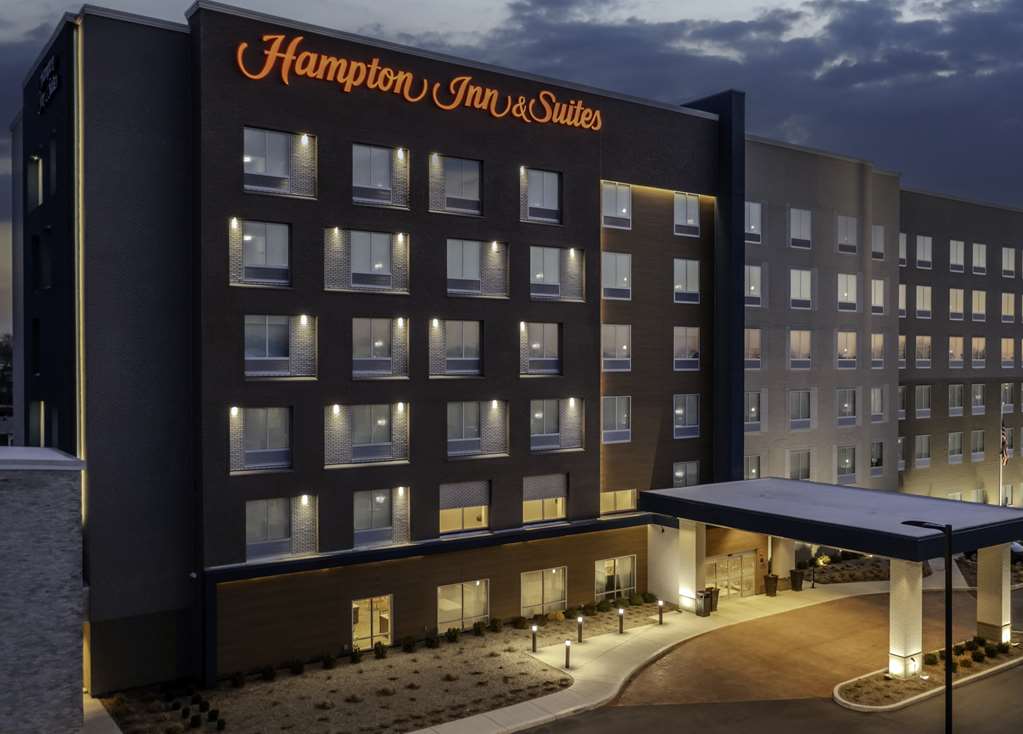 Hampton Inn & Suites West Speedway