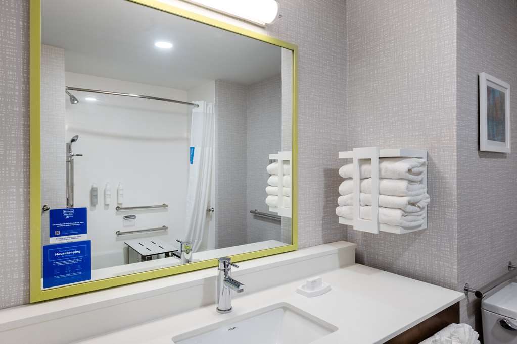 Hampton Inn Columbus Downtown, GA Room Type - 2QN ACCESSIBLE TUB
