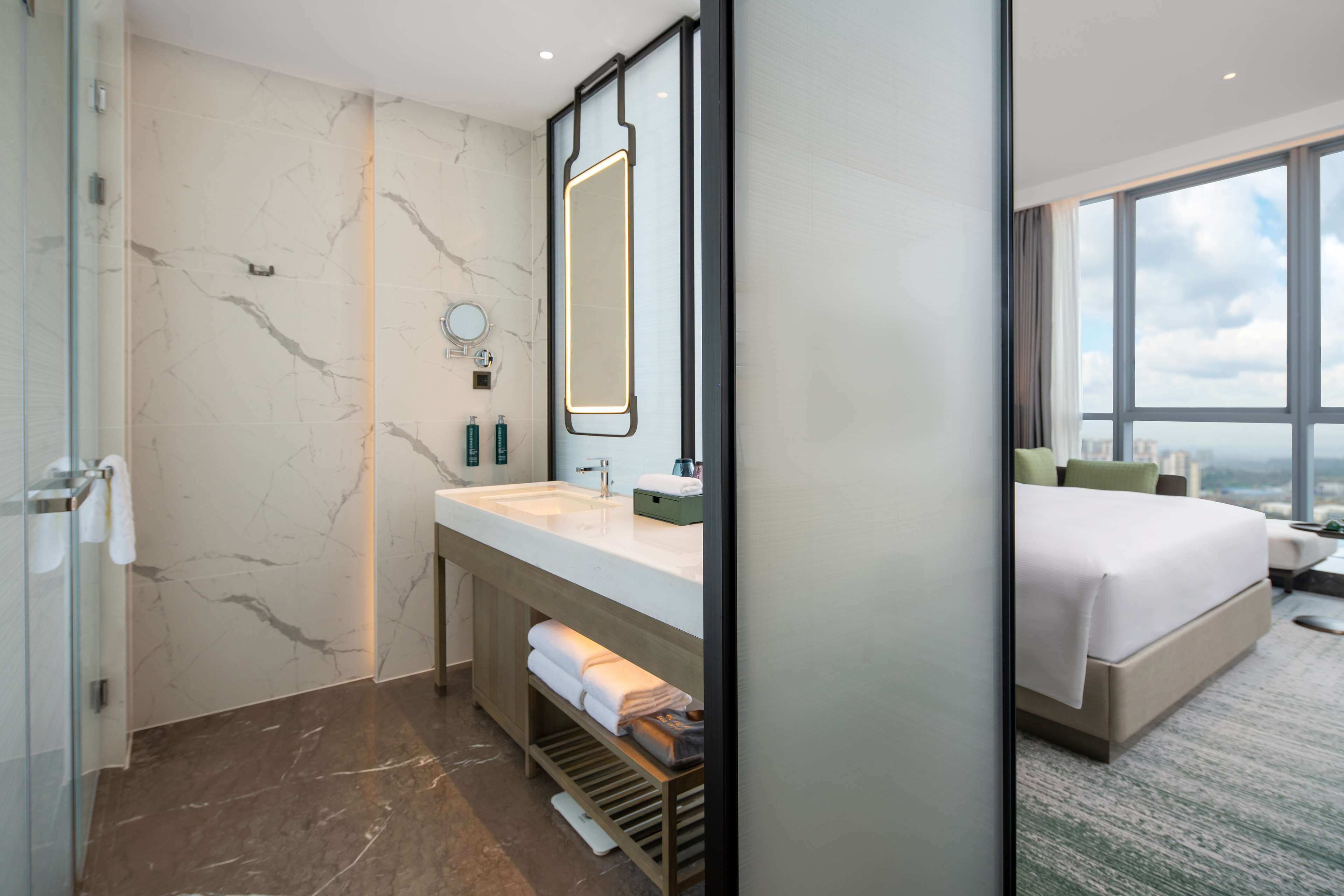 DoubleTree by Hilton Guang'an Room Type - KING GUEST ROOM