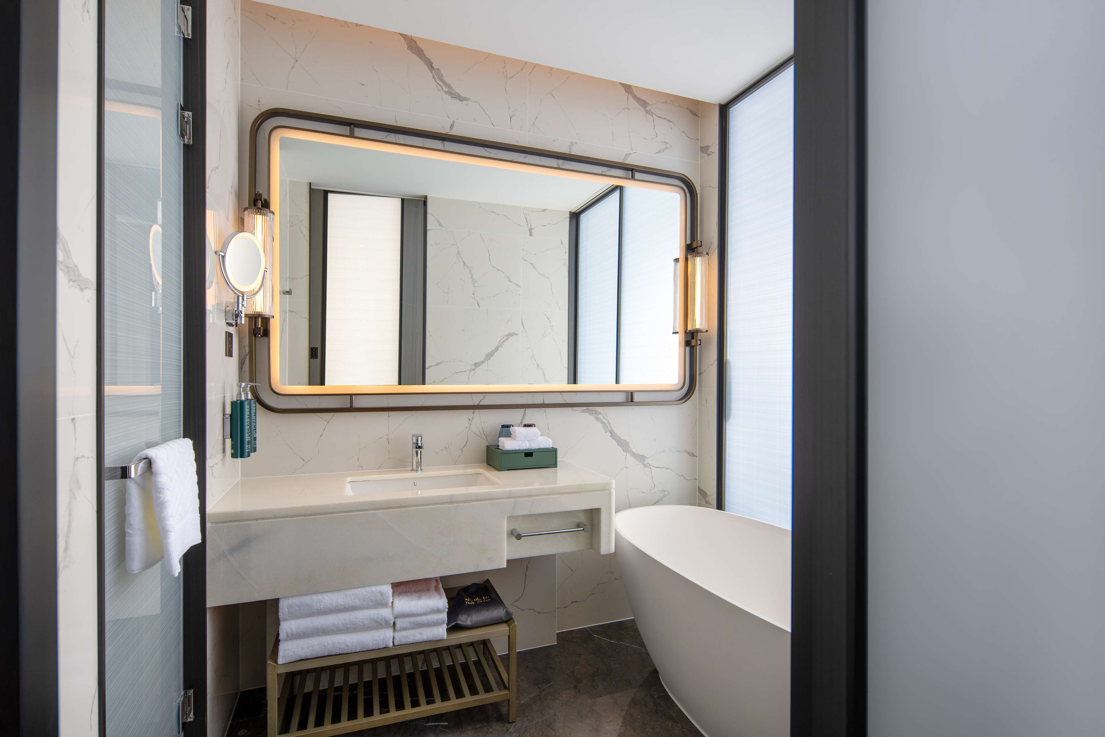 DoubleTree by Hilton Guang'an Room Type - KING DELUXE GUEST ROOM