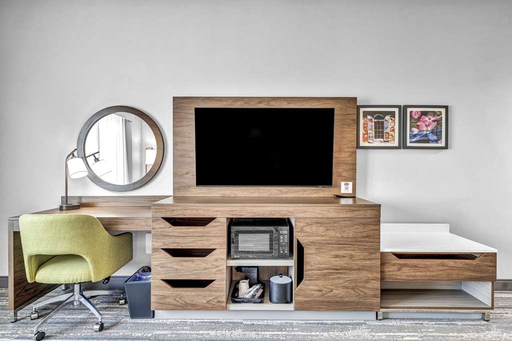 HAMPTON INN ZION CROSSROADS-guestroom-Guest Room,On-Site.jpg