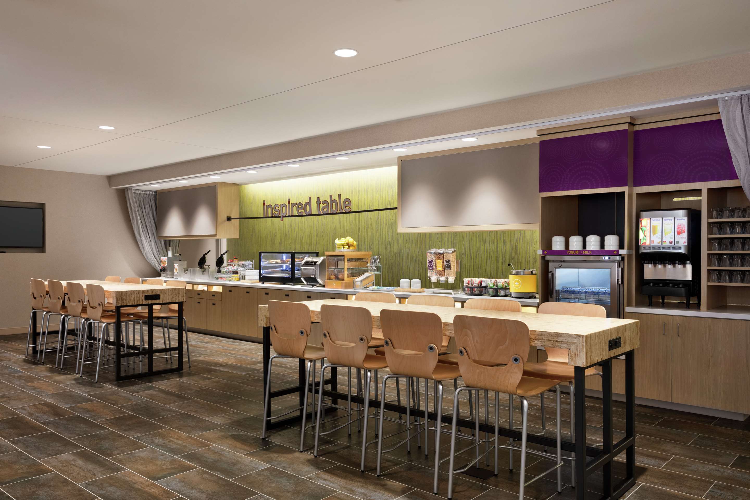 Breakfast Area | Home2 Suites By Hilton Milwaukee West