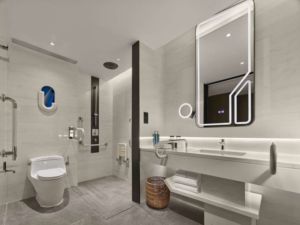 Hilton Shanghai Hongqiao International Airport - Tap to explore photos