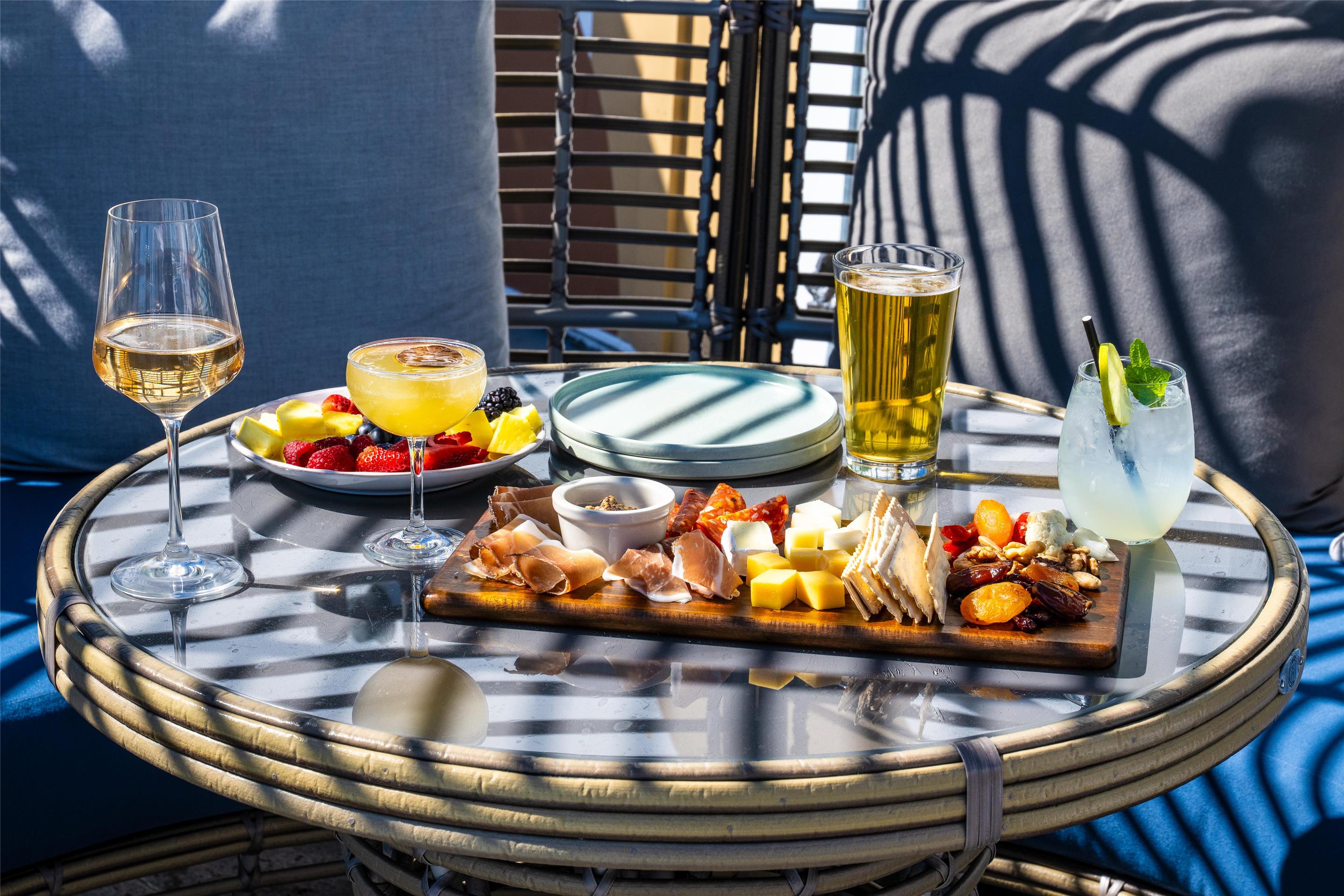 Restaurant | Inn at the Pier Pismo Beach, Curio Collection by Hilton
