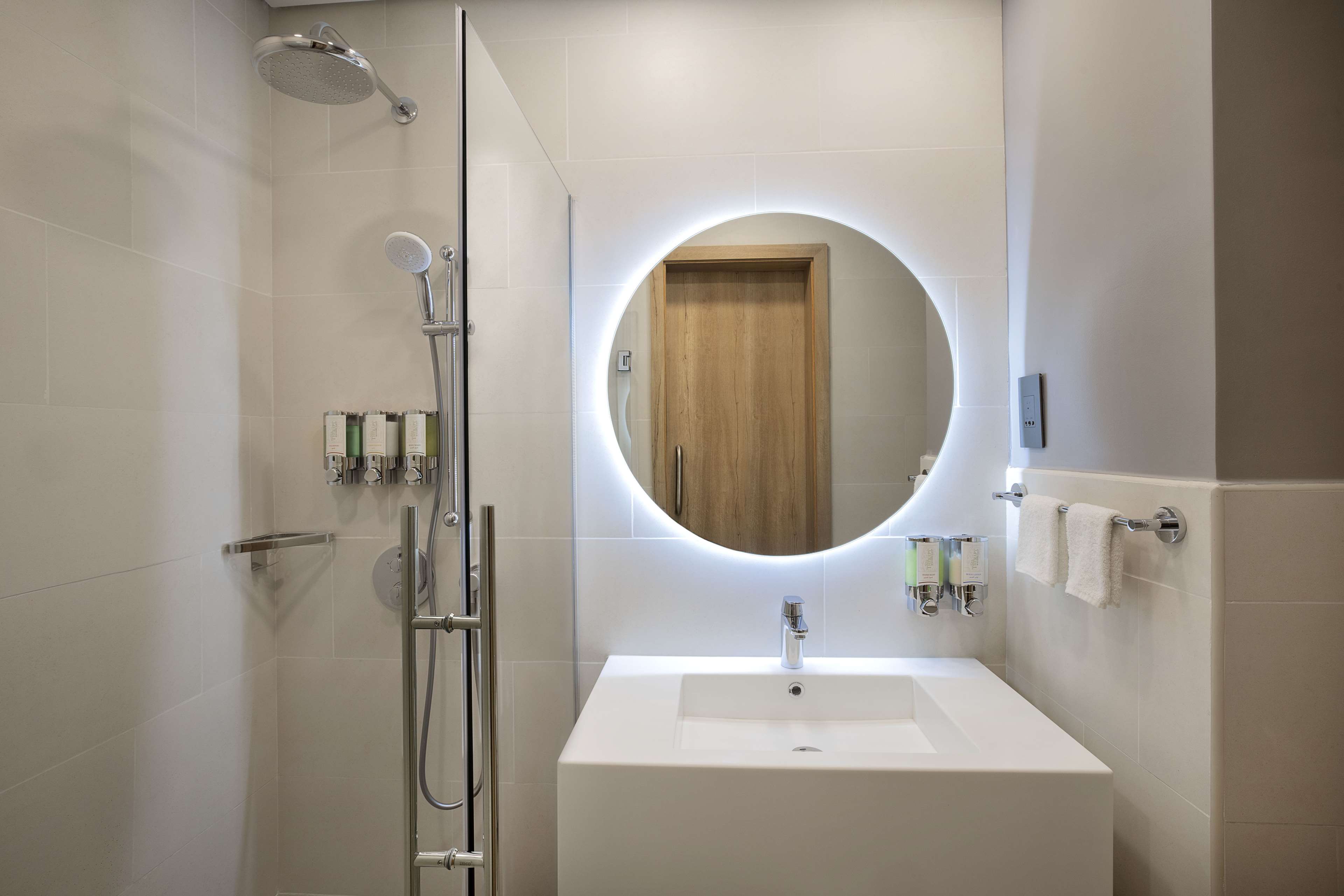 Hampton by Hilton Sharma Room Type - TWIN ROOM