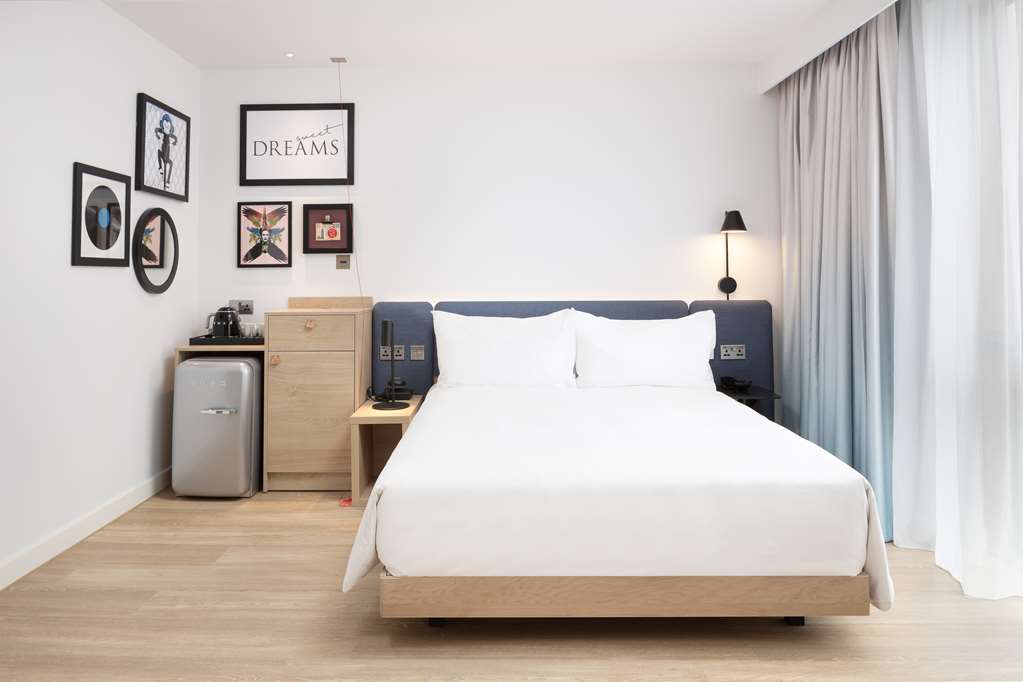 Hampton by Hilton Rochdale Room Type - QUEEN ACCESSIBLE ROOM