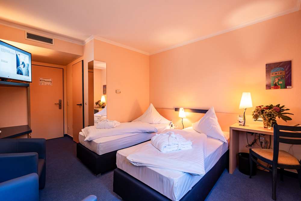 HOTEL AM TIERPARK GOTHA-guestroom-Guest Room,On-Site.jpg