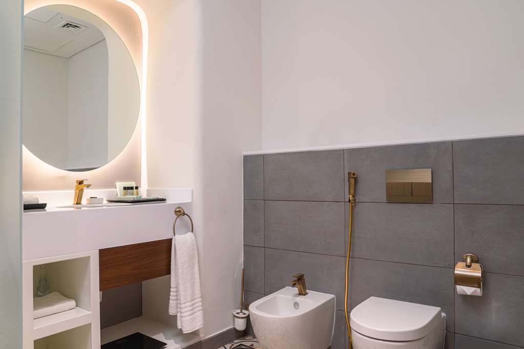 MINA HOTEL AND RESIDENCES-guestroom-Guest Room,Bathroom,On-Site.jpg