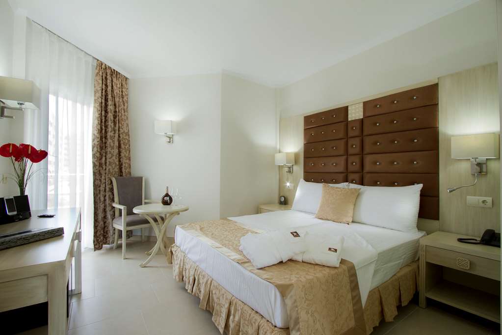 MOON DREAMS TORREMOLINOS-guestroom-Guest Room,On-Site.jpg