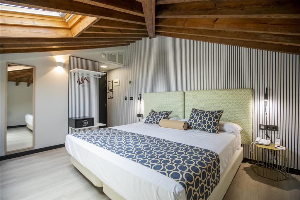 SOHO BOUTIQUE MALAGA-guestroom-Guest Room,On-Site.jpg