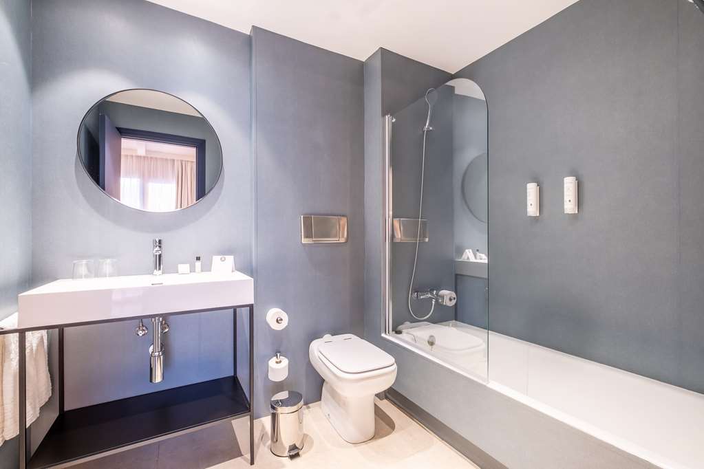SOHO BOUTIQUE LAS VEGAS-guestroom-Guest Room,Bathroom,On-Site.jpg
