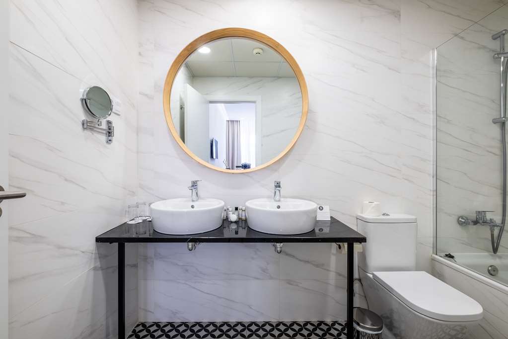 SOHO BOUTIQUE URBAN-guestroom-Guest Room,Bathroom,On-Site.jpg