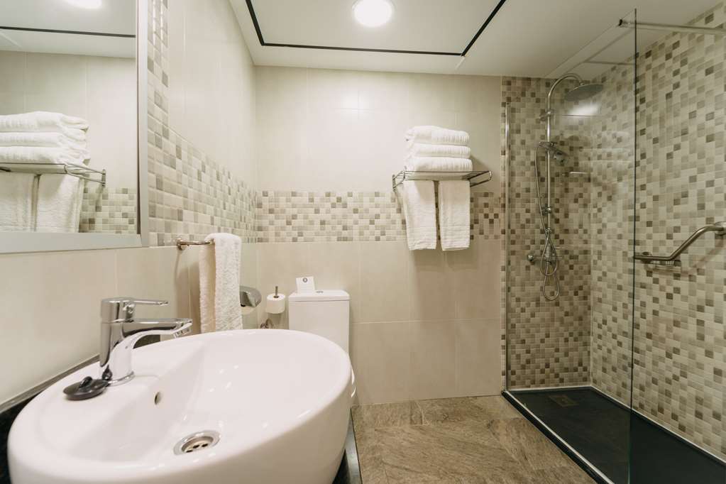 SOHO BOUTIQUE BAHIA MALAGA-guestroom-Guest Room,Bathroom,On-Site.jpg