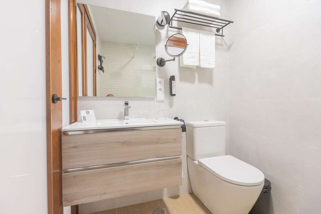 SOHO BOUTIQUE COLUMELA-guestroom-Guest Room,Bathroom,On-Site.jpg