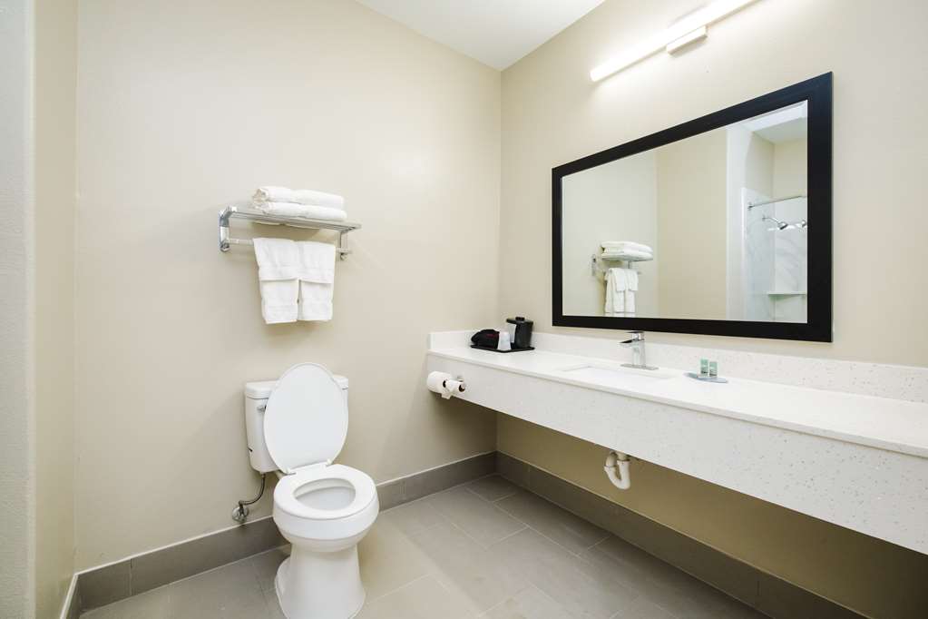 SureStay Studio by Best Western Conroe Downtown-guestroom-Guest Room,Bathroom,On-Site.jpg