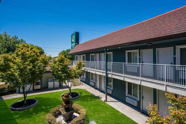 Pool - Quality Inn Southeast Sacramento