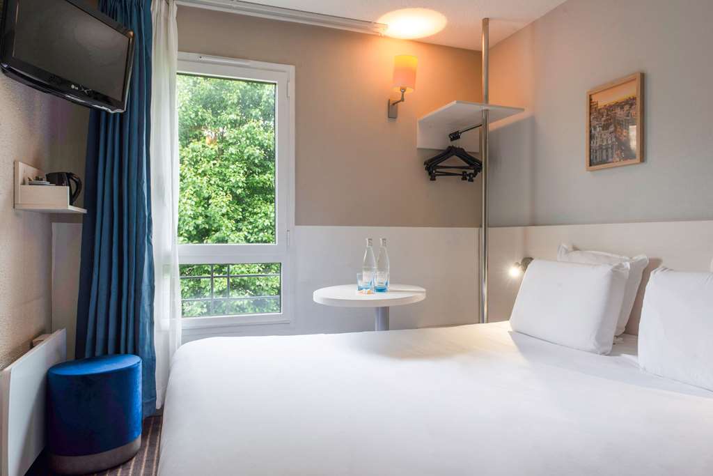 KYRIAD DIEPPE SAINT AUBIN SUR SCIE-guestroom-Guest Room,Bathroom,On-Site.jpg