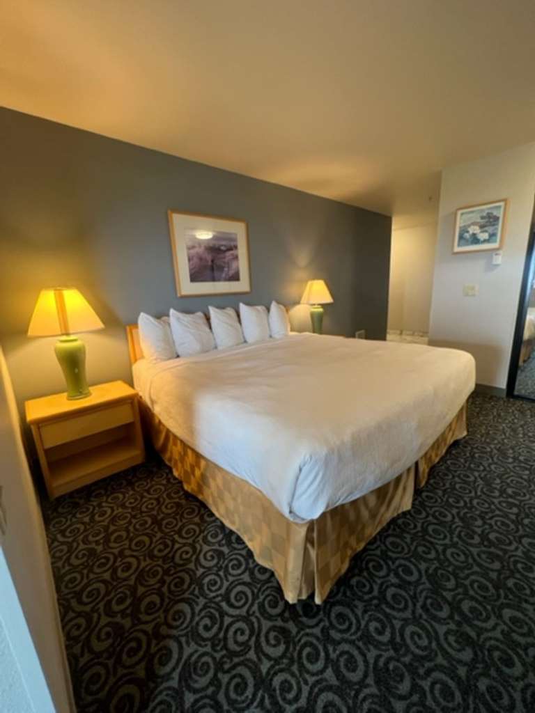 Lighthouse Suites Inn
